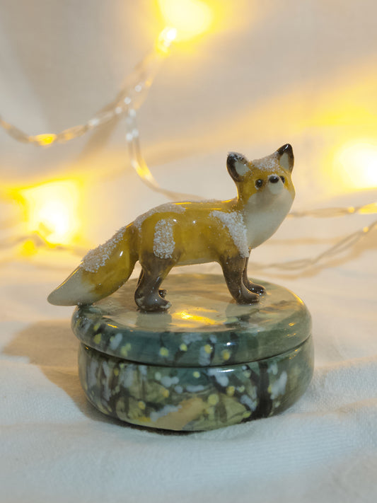 Snowy Fox Pot