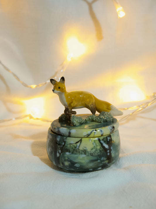 Running Woodland Fox Pot