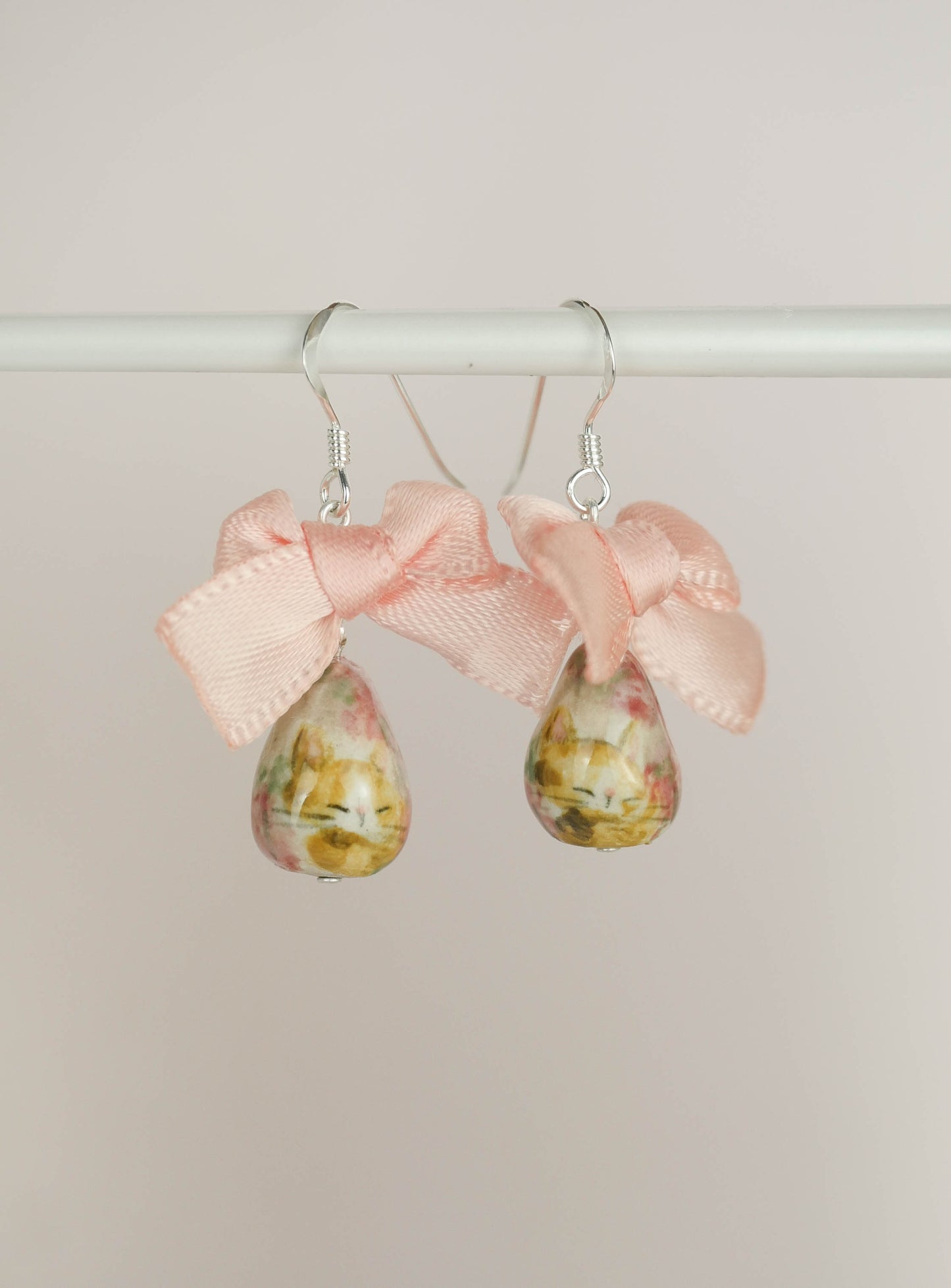 Cat Blossom Egg Bow Earrings