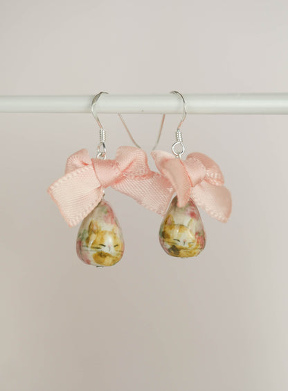 Cat Blossom Egg Bow Earrings