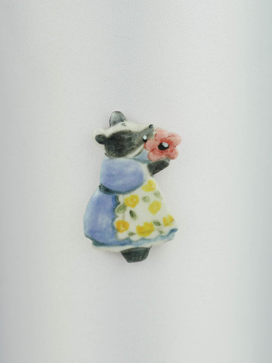 Magnet: Floral Apron Badger