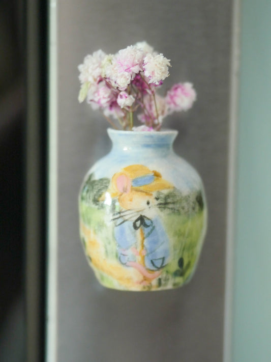 Magnet: Mini Mouse Landscape Vase