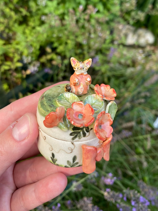 Garden cat Pot